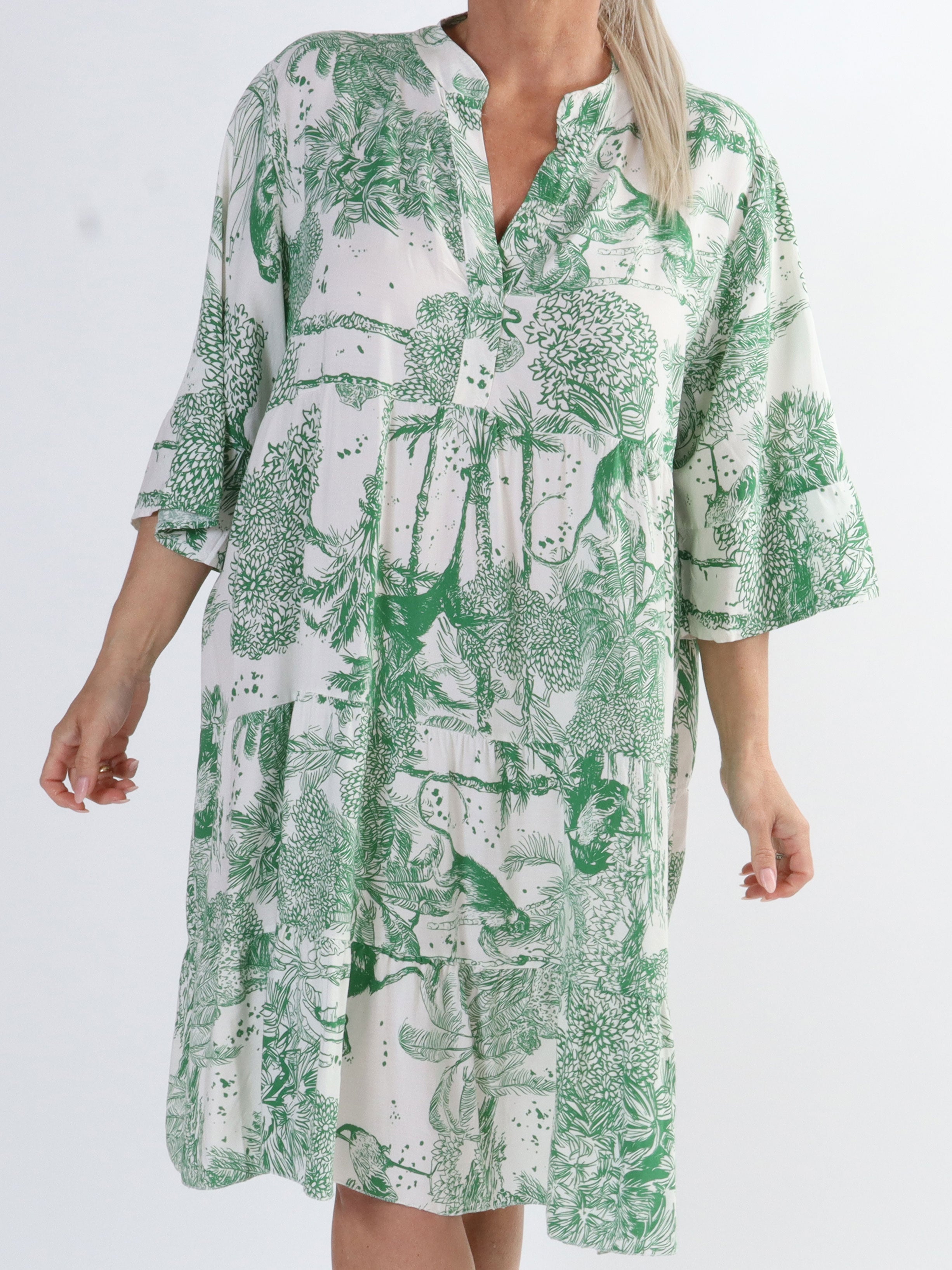 Abbie - Sød plus size kjole med junglemotiv